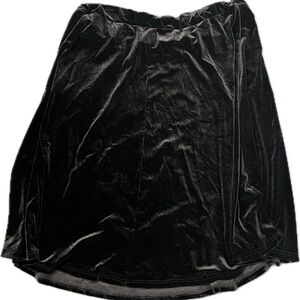 Black Velvet, Below the knee skirt
